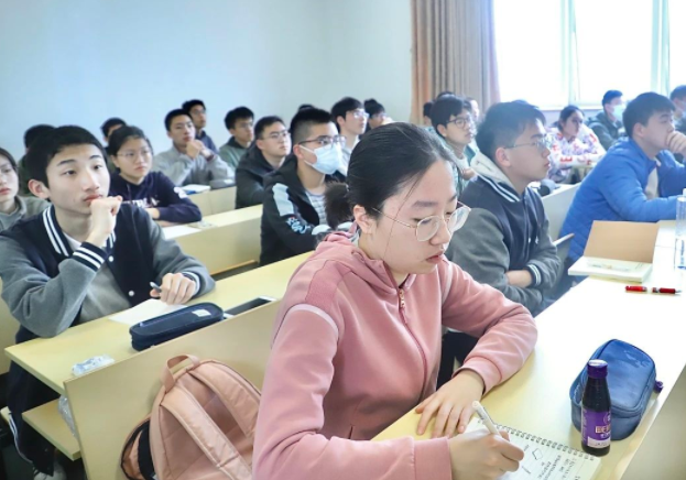 宝贵的时光用来刷题和追求高分部分学生放弃感兴趣却难度较高